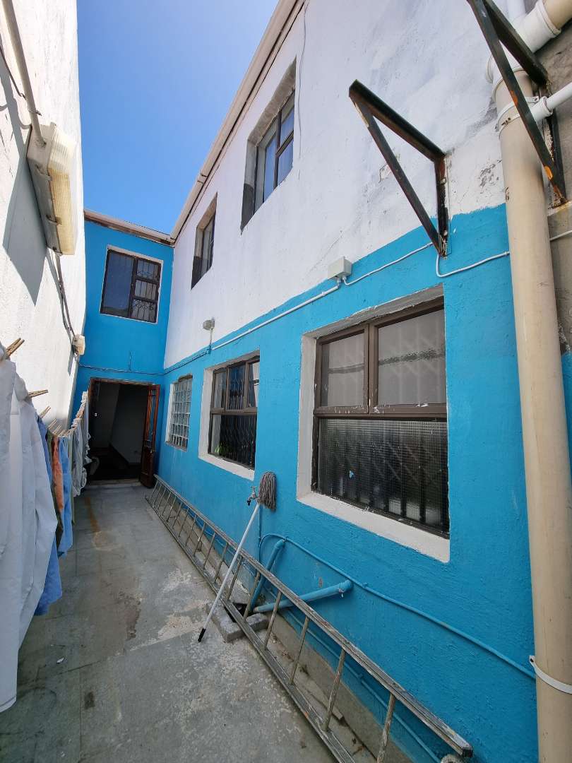 4 Bedroom Property for Sale in Zonnebloem Western Cape